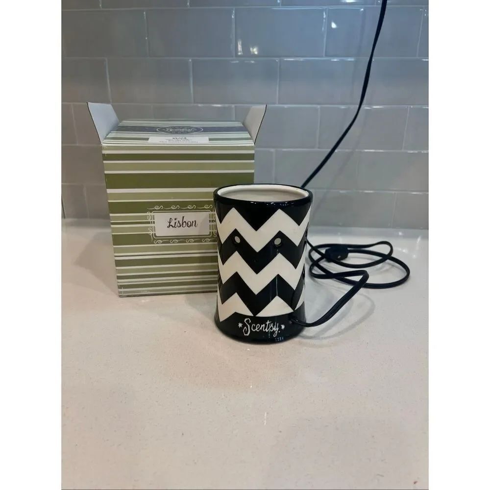 Scentsy Chevron Halloween Electric Full Size Ceramic Wax Warmer Black White